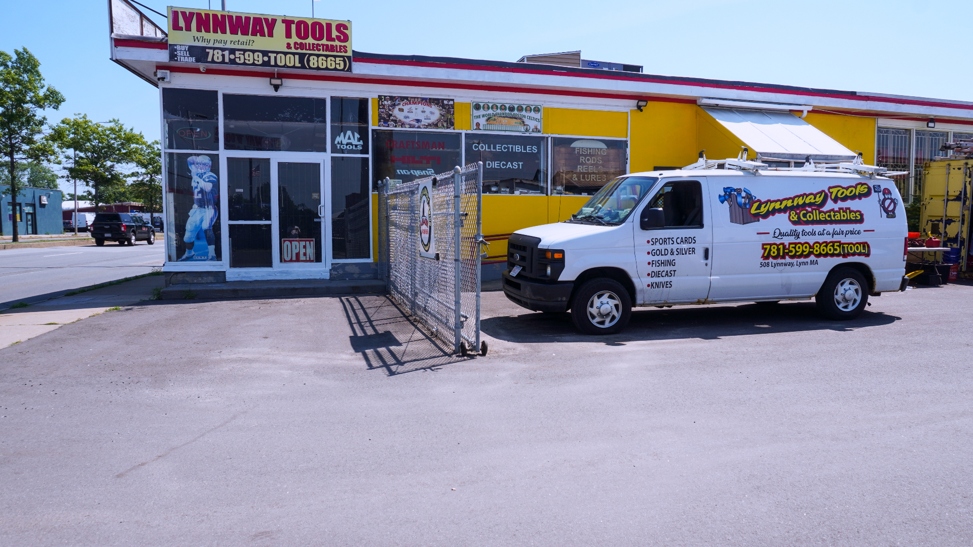 Inside the LYNNWAY TOOLS & COLLECTABLES shop