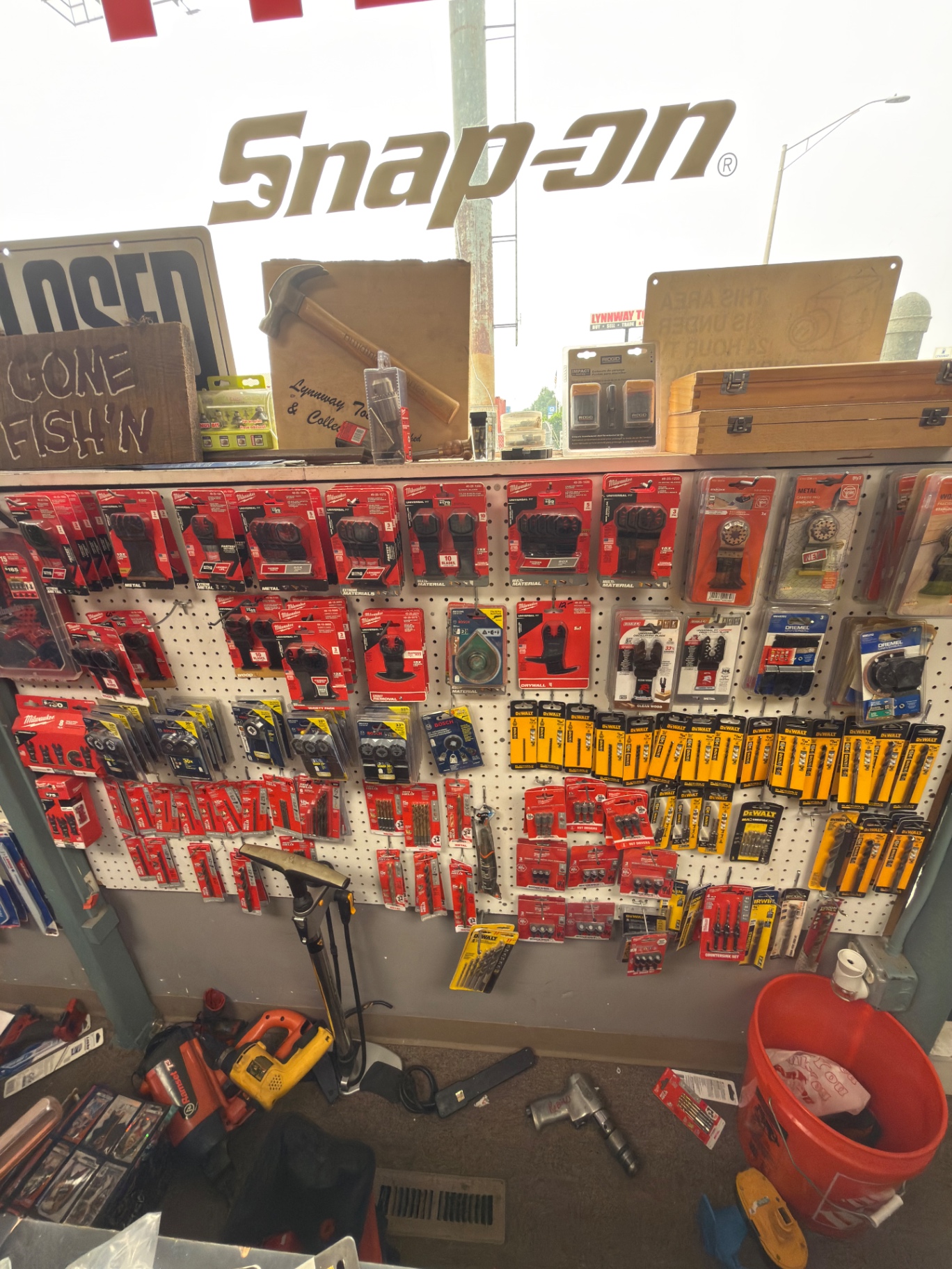 Snap-on wall with Milwaukee and DeWalt drill bits